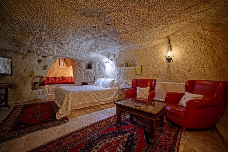 Jerveni Cave Hotel