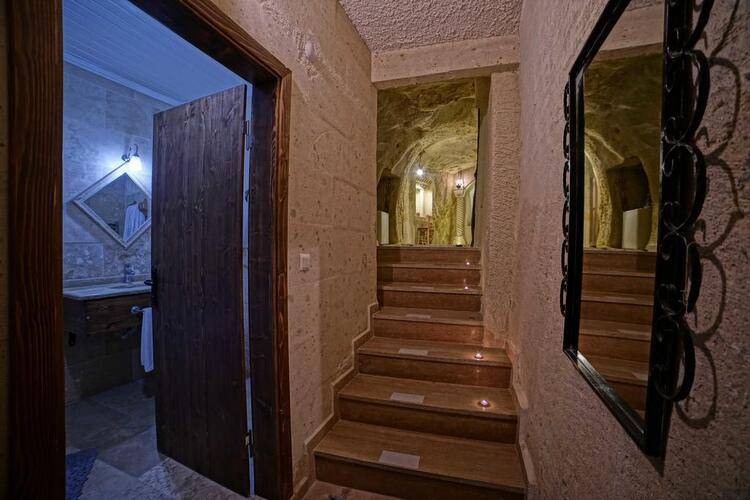 Jerveni Cave Hotel