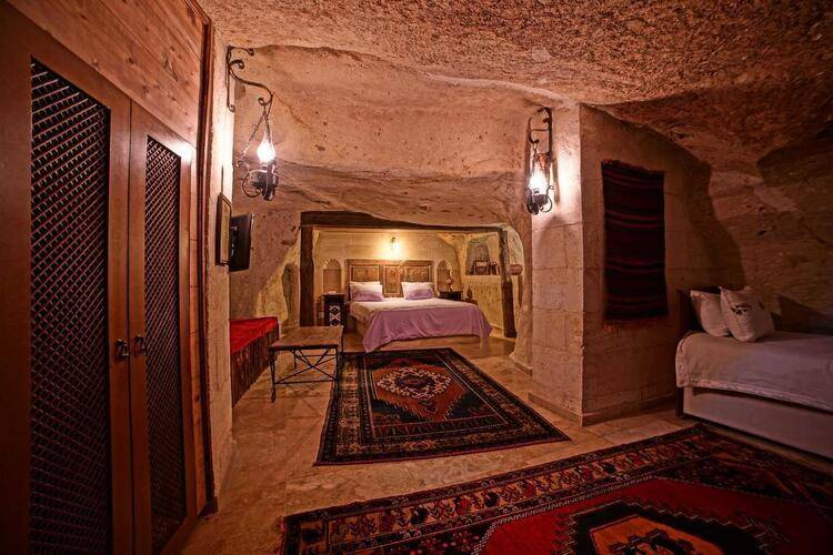 Jerveni Cave Hotel