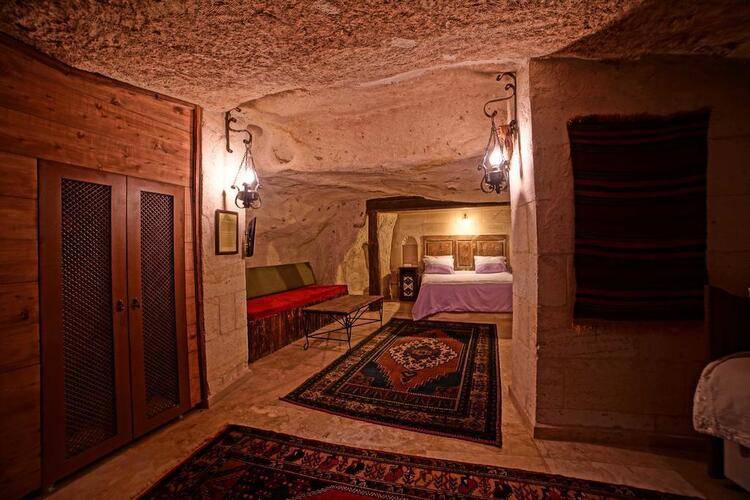 Jerveni Cave Hotel