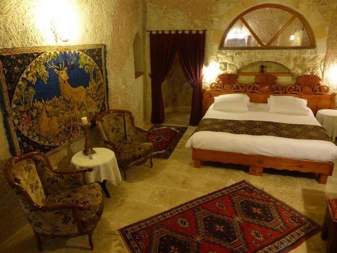 Canyon Cave Hotel