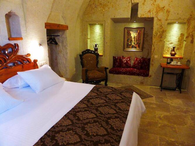 Canyon Cave Hotel