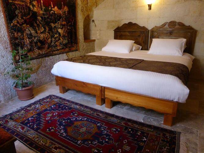 Canyon Cave Hotel