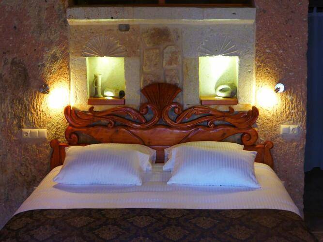 Canyon Cave Hotel