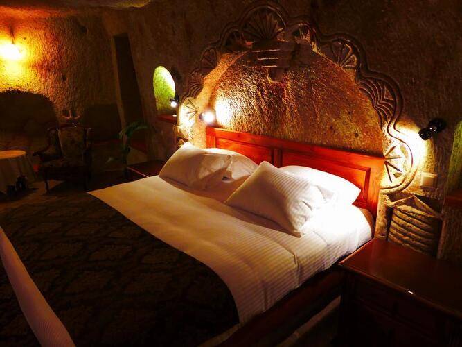 Canyon Cave Hotel