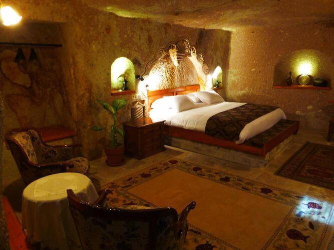 Canyon Cave Hotel