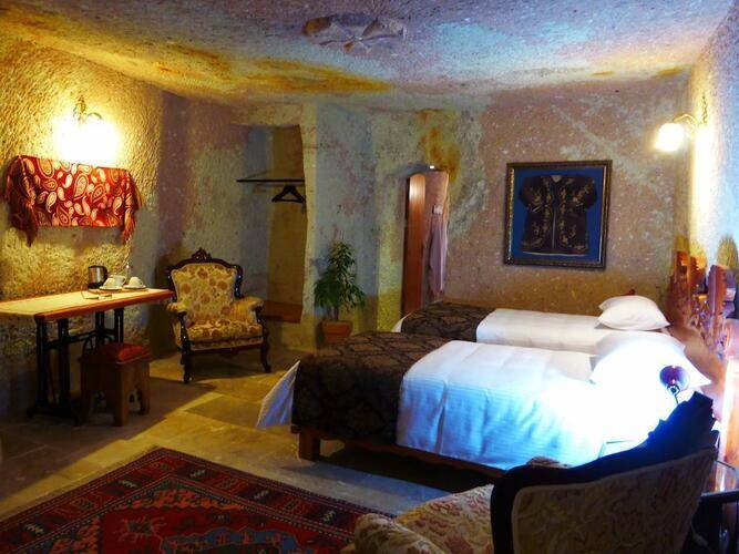 Canyon Cave Hotel