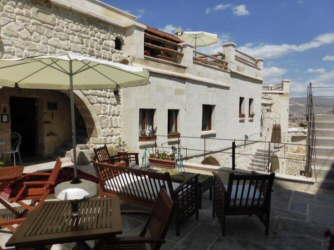 Canyon Cave Hotel