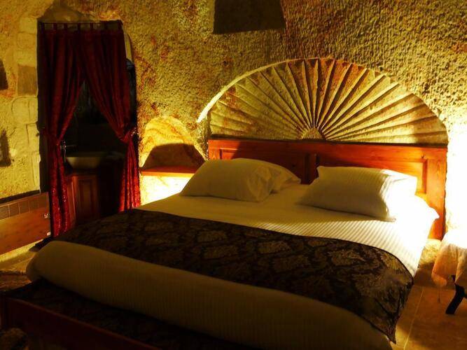 Canyon Cave Hotel