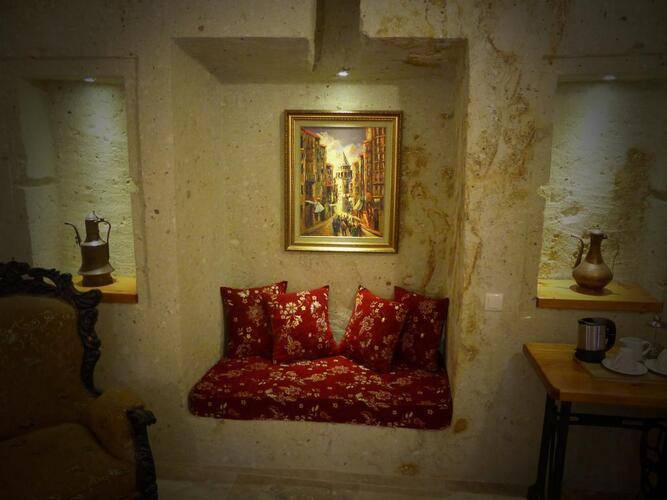 Canyon Cave Hotel