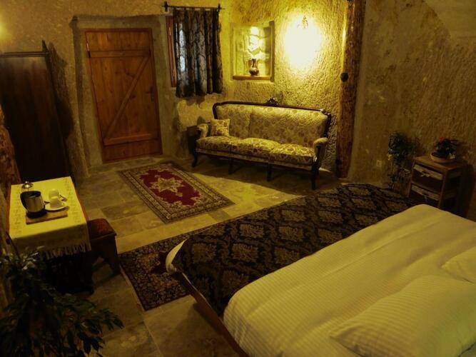 Canyon Cave Hotel