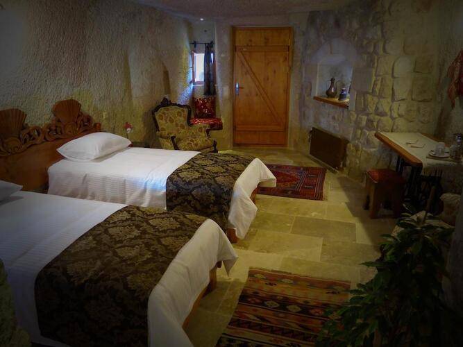 Canyon Cave Hotel