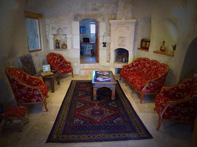 Canyon Cave Hotel