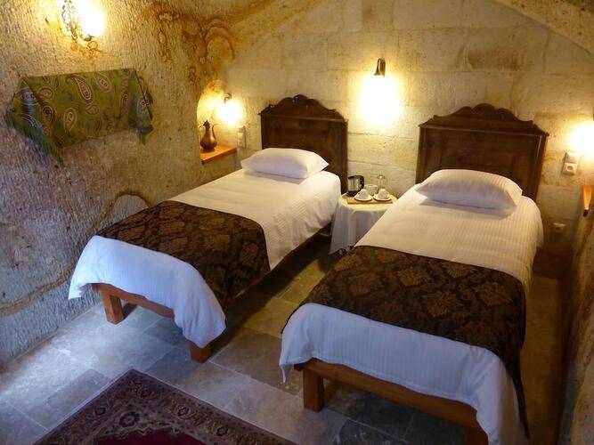 Canyon Cave Hotel