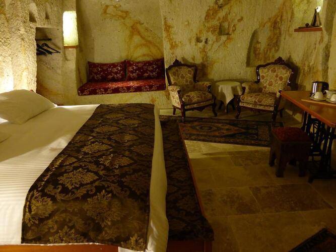 Canyon Cave Hotel