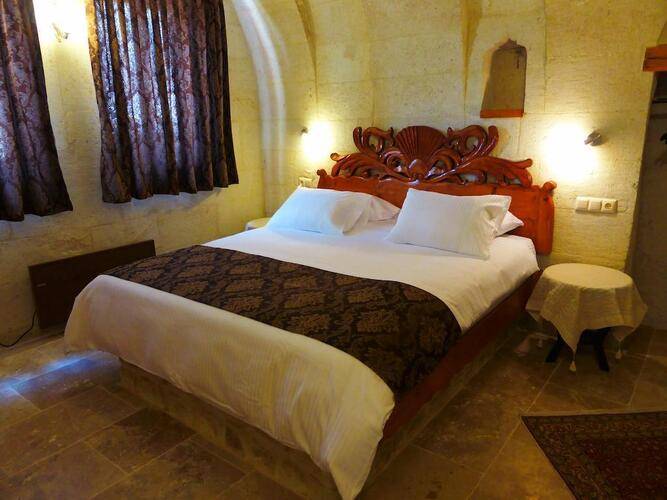 Canyon Cave Hotel