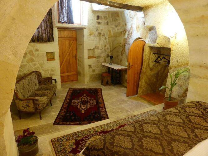 Canyon Cave Hotel