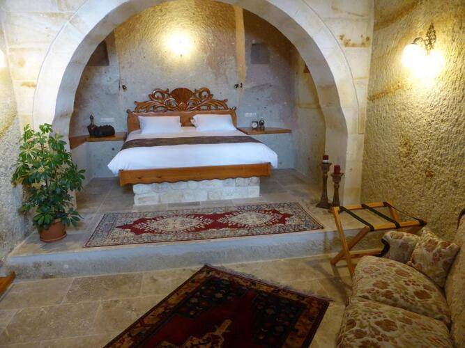 Canyon Cave Hotel