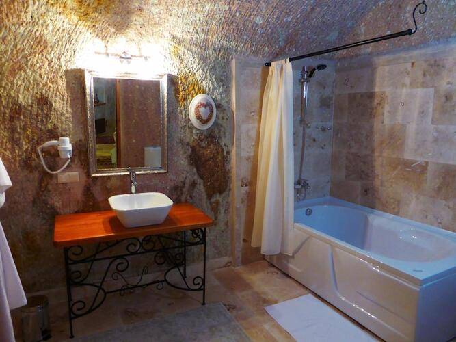 Canyon Cave Hotel