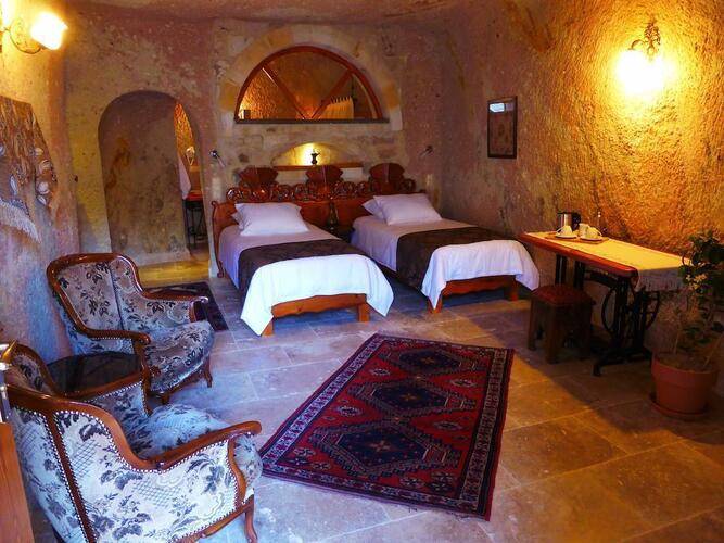Canyon Cave Hotel