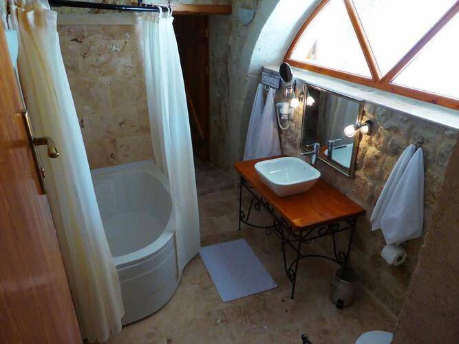 Canyon Cave Hotel