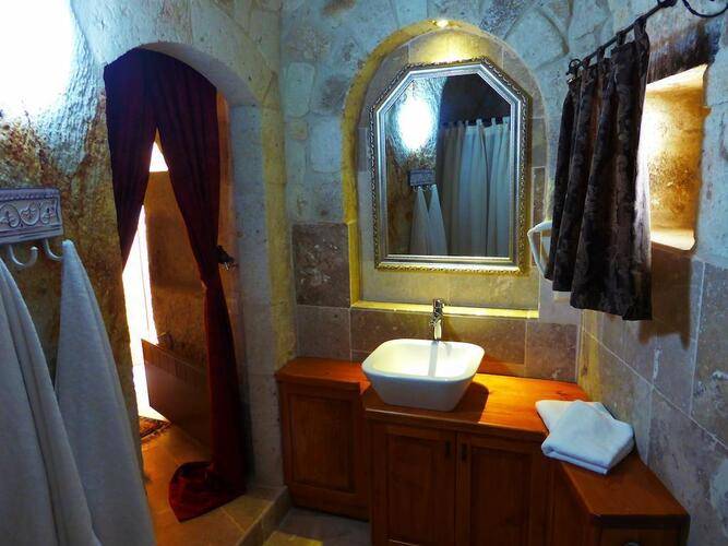 Canyon Cave Hotel