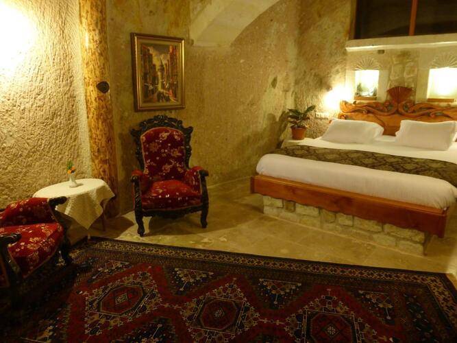 Canyon Cave Hotel