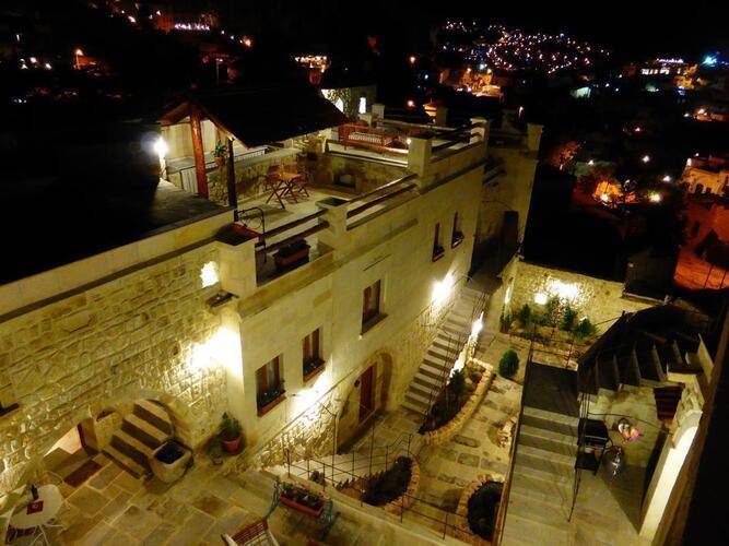 Canyon Cave Hotel