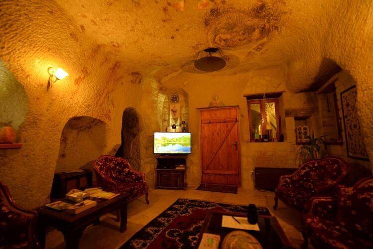 Canyon Cave Hotel