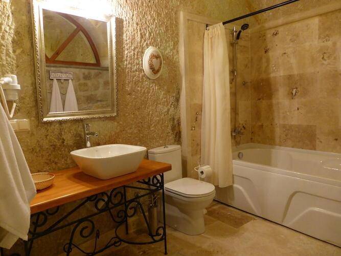 Canyon Cave Hotel