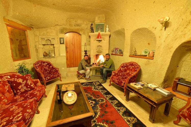 Canyon Cave Hotel