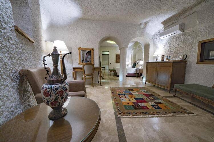 Artemis Cave Suites