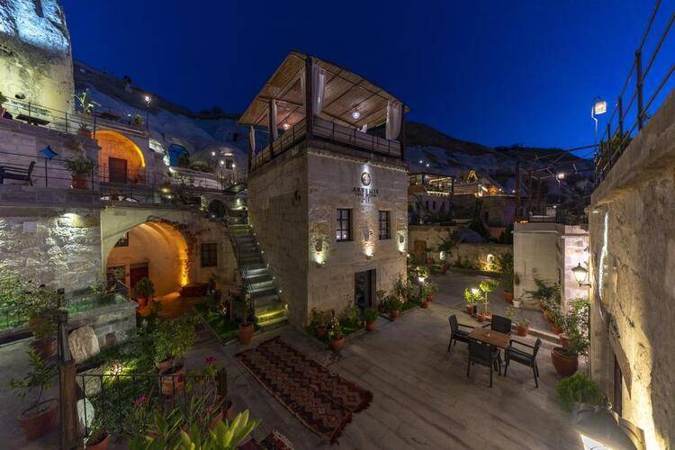 Artemis Cave Suites