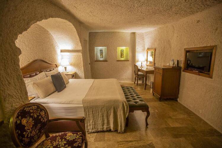 Artemis Cave Suites