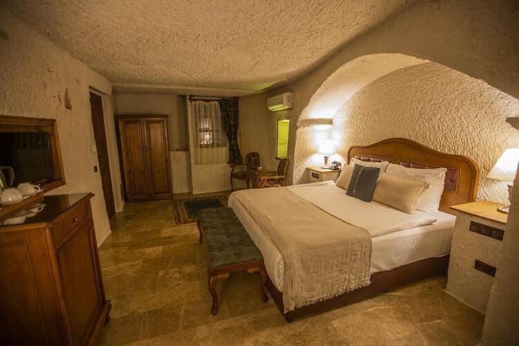 Artemis Cave Suites