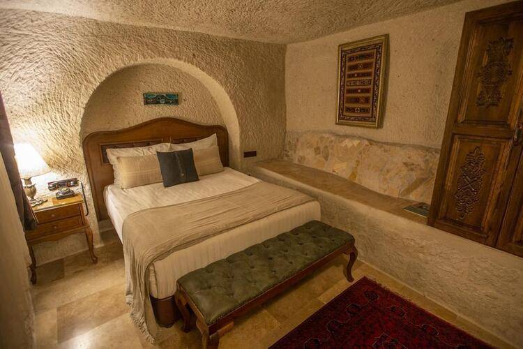 Artemis Cave Suites