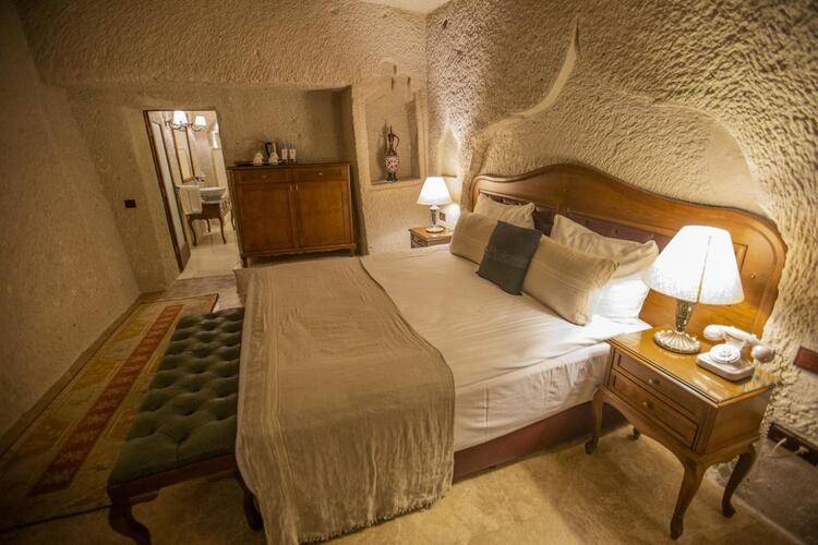 Artemis Cave Suites