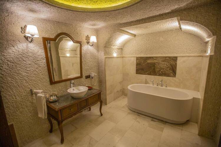 Artemis Cave Suites