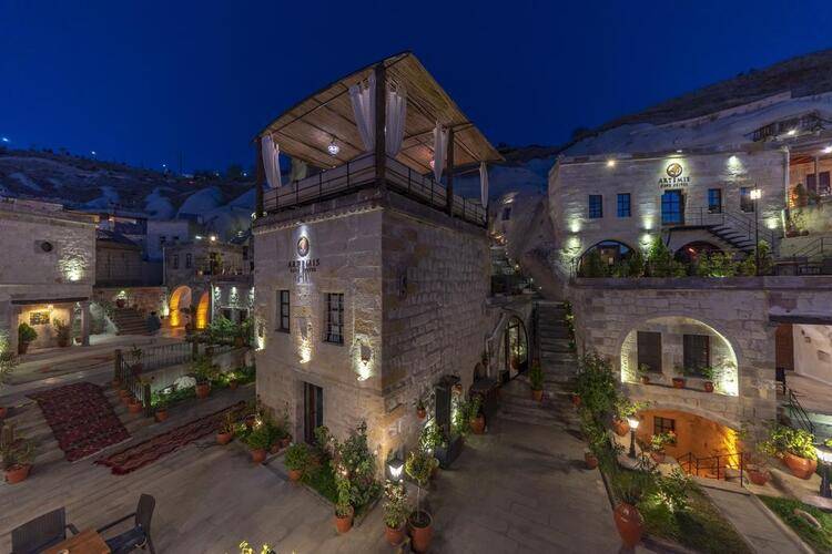 Artemis Cave Suites