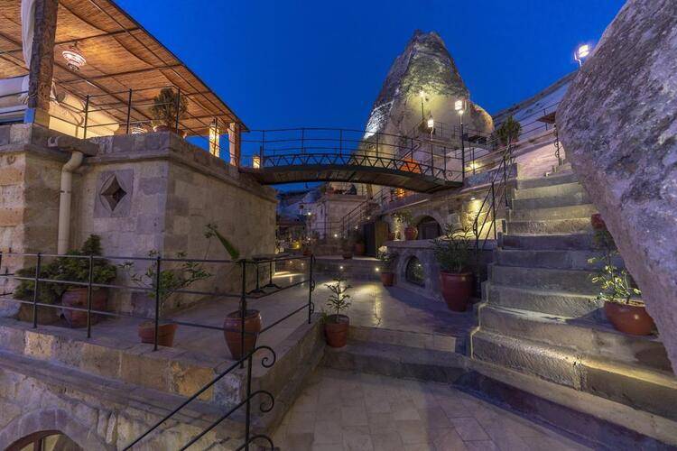 Artemis Cave Suites