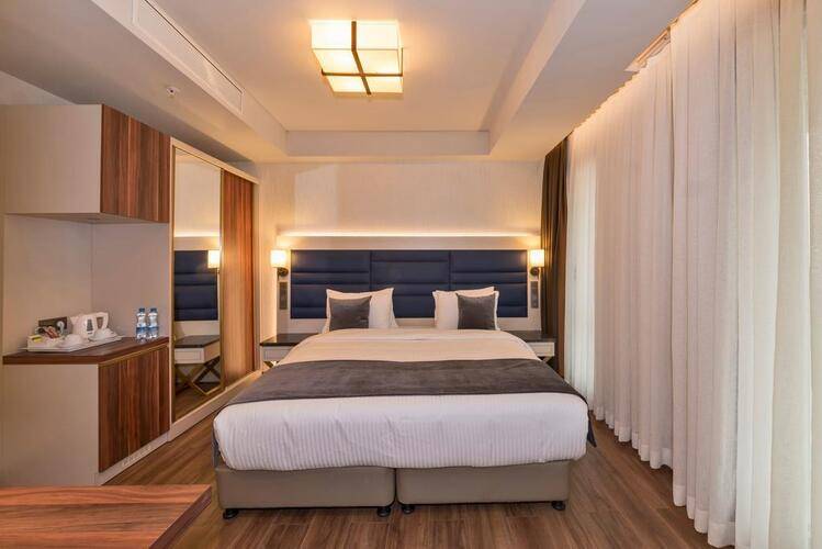 Golden Royal Hotel