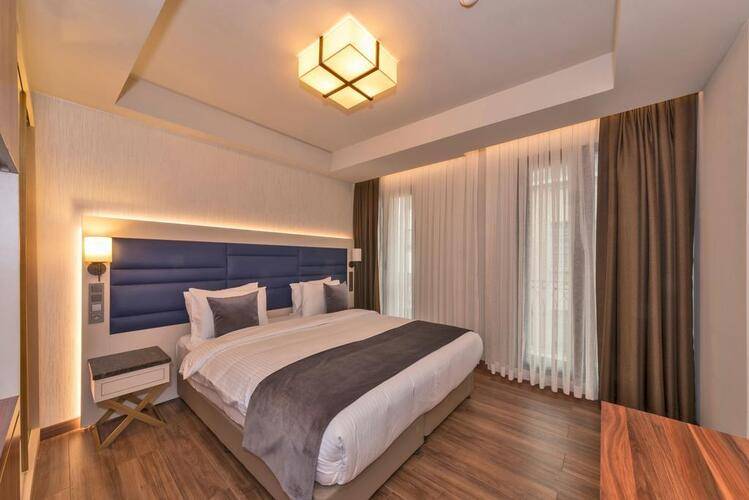 Golden Royal Hotel