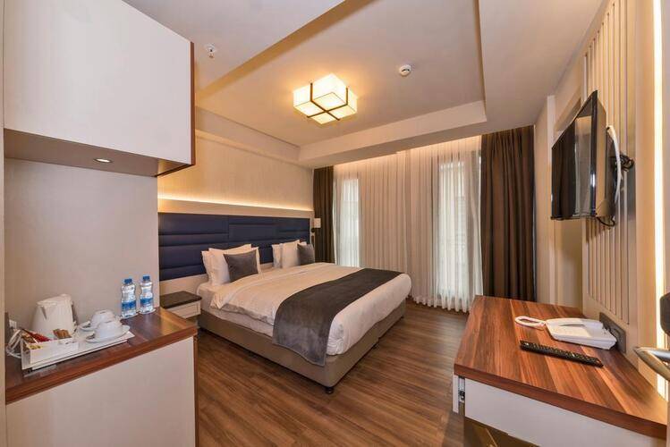 Golden Royal Hotel