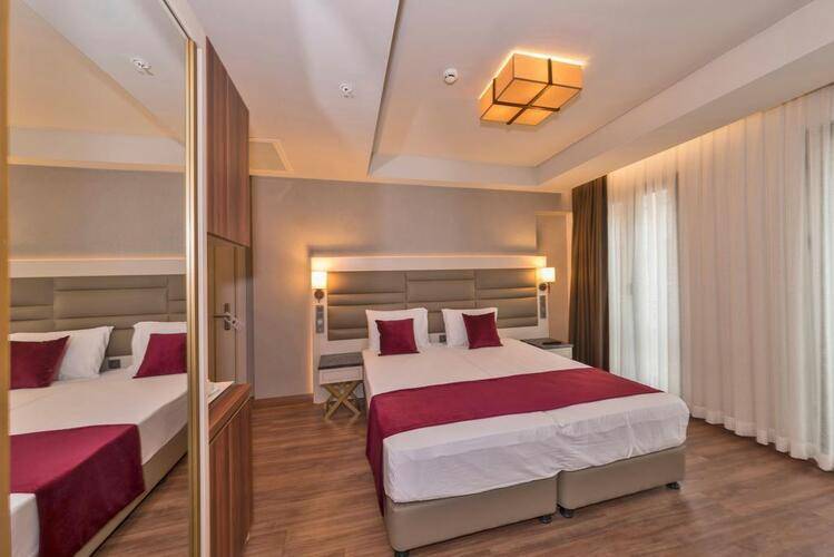 Golden Royal Hotel