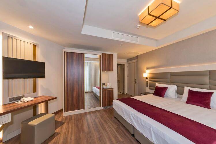 Golden Royal Hotel
