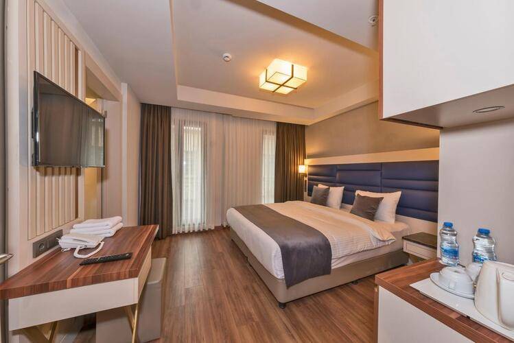 Golden Royal Hotel
