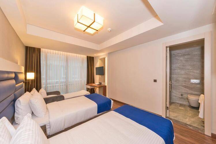 Golden Royal Hotel
