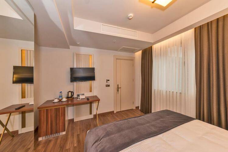 Golden Royal Hotel