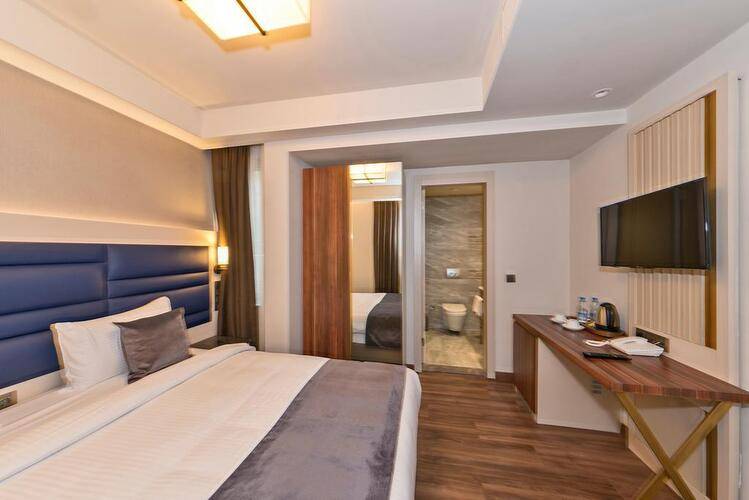 Golden Royal Hotel