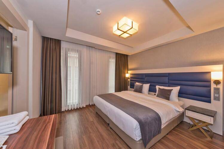 Golden Royal Hotel